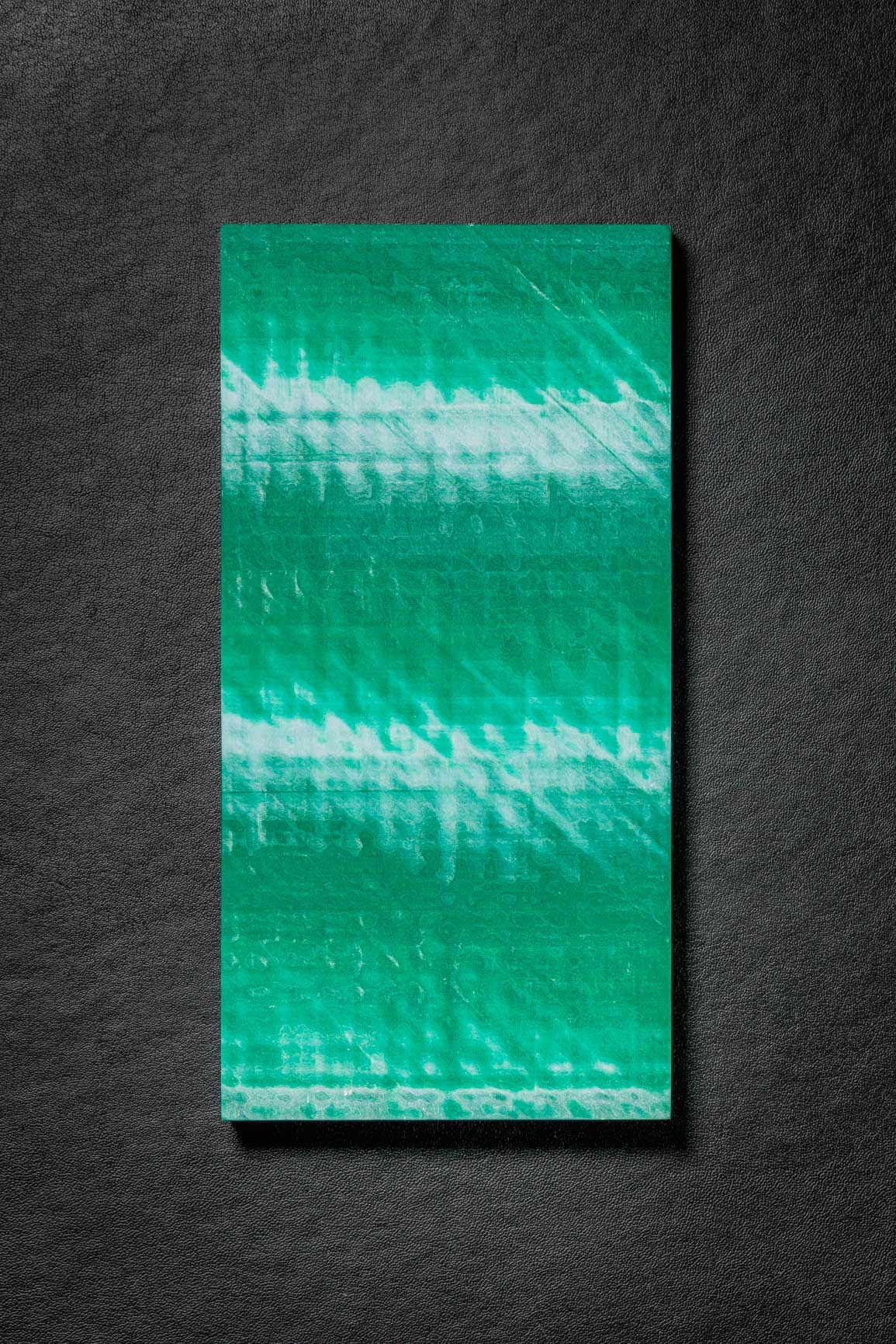 White, Dark Green (1:2) Angle Cut