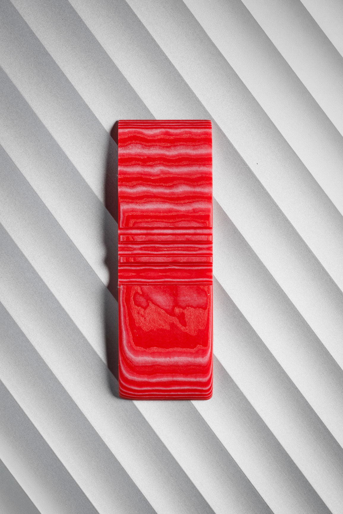 Red, White (2:1) Flat