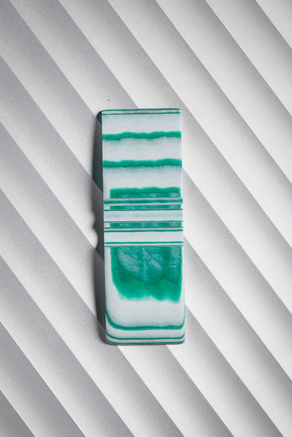 White, Dark Green (4:1) Flat