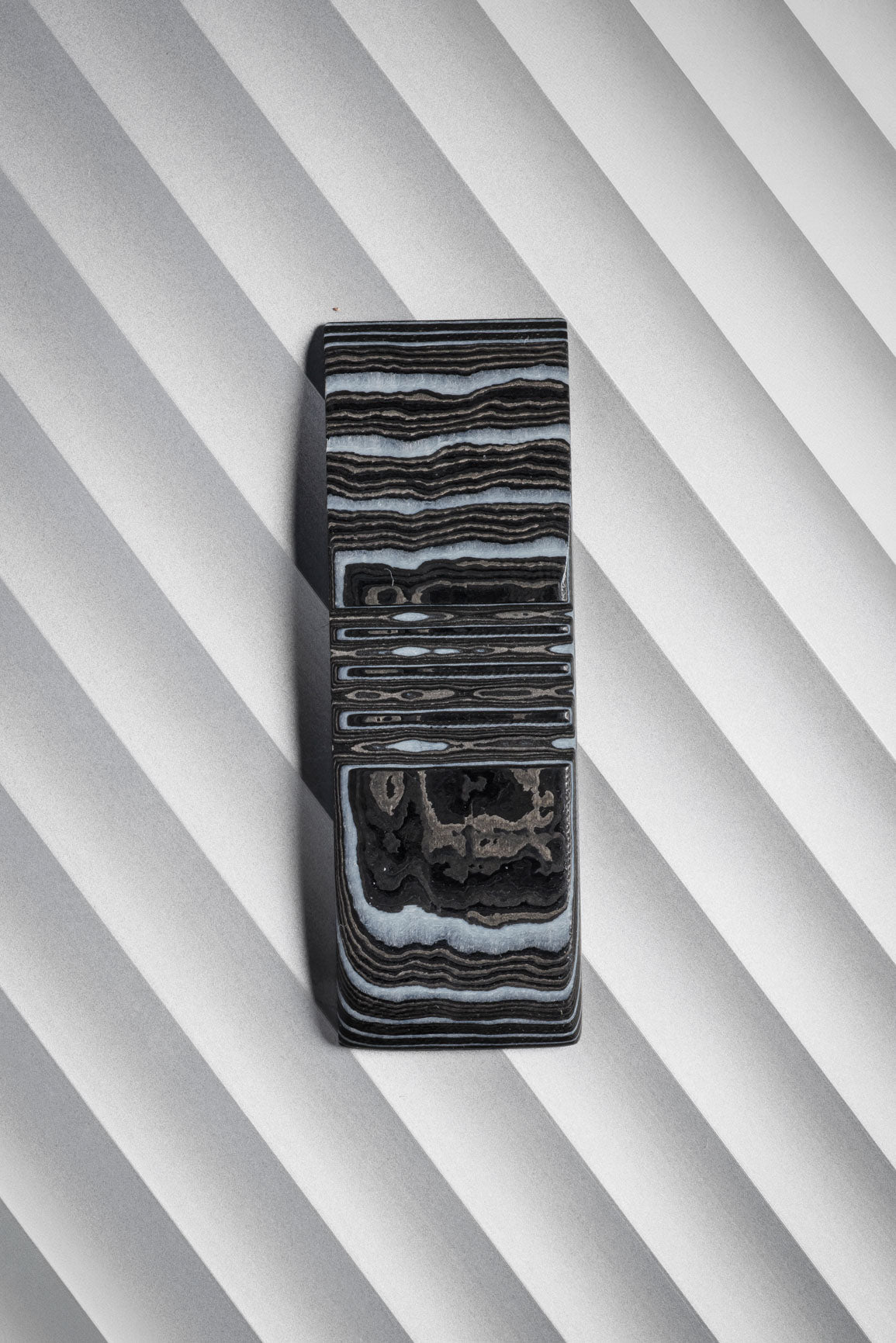 Black, White (4:1) Flat