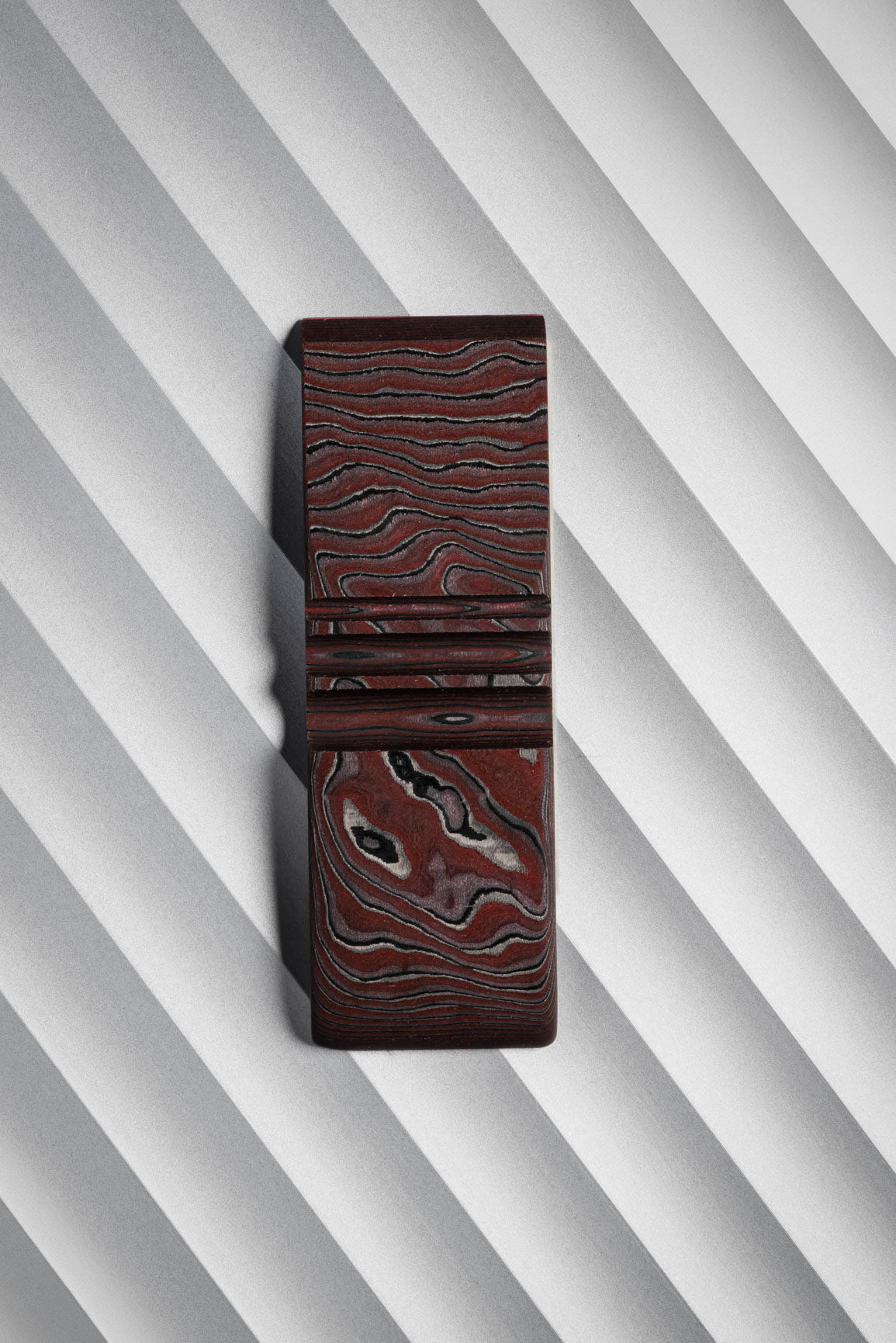 Black, Red (0.5:1) Single Side Damascus