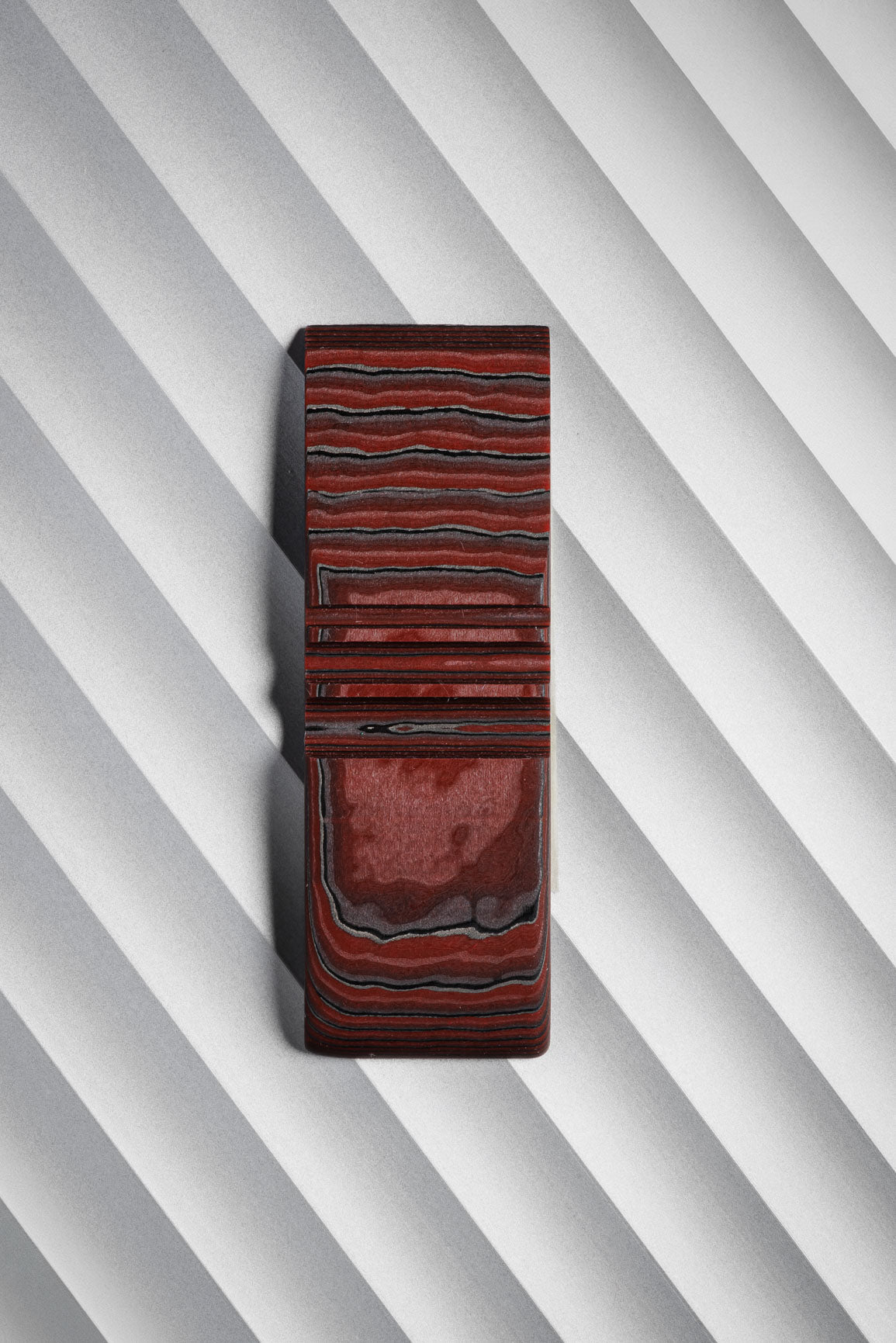 Red, Black (2:0.5) Flat