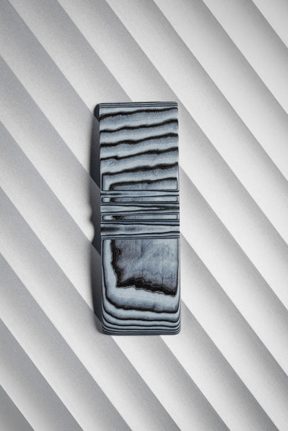 Black, White (1:2) Angle Cut
