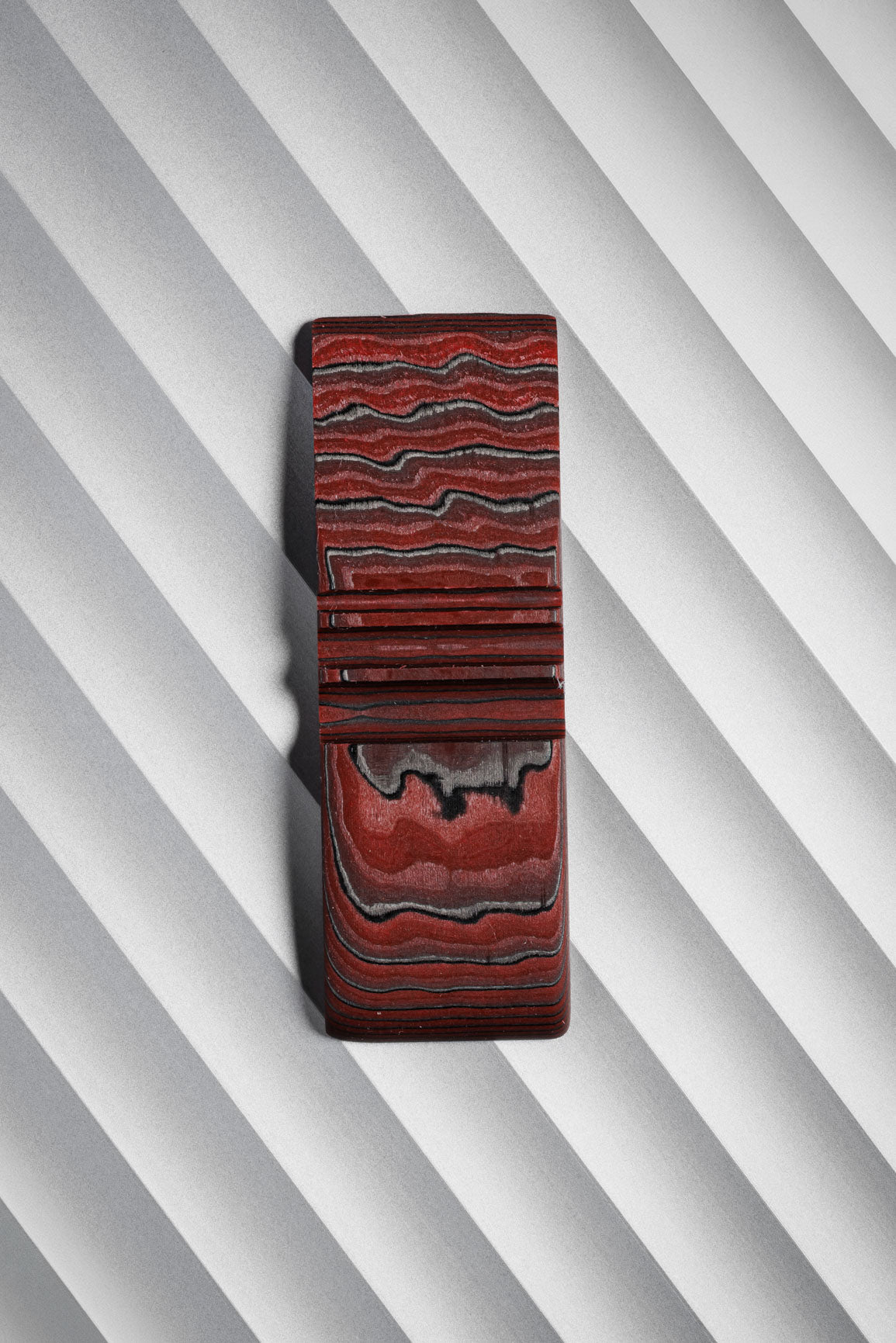 Black, Red (1:2) Angle Cut